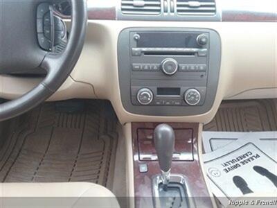 2010 Buick Lucerne CXL   - Photo 12 - Davenport, IA 52802