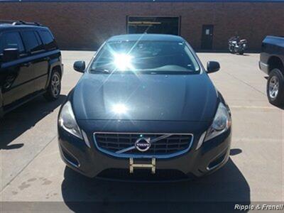 2013 Volvo S60 T5   - Photo 1 - Davenport, IA 52802