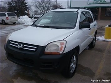 2008 Kia Sportage LX   - Photo 1 - Davenport, IA 52802