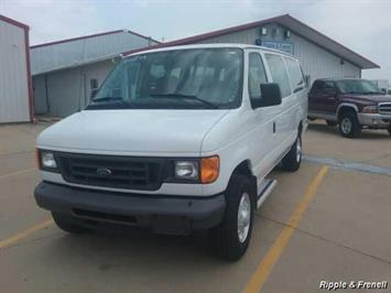 2007 Ford E-Series Wagon E-350 SD XL   - Photo 1 - Davenport, IA 52802