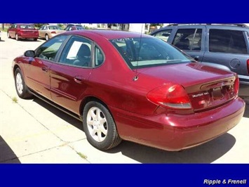 2006 Ford Taurus SEL   - Photo 2 - Davenport, IA 52802