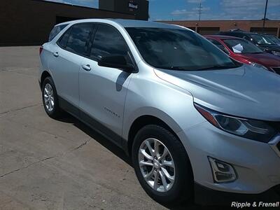 2019 Chevrolet Equinox LS - Photo 4 - Davenport, IA 52802