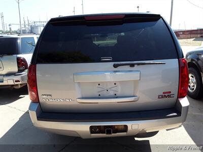 2007 GMC Yukon XL SLE 1500 SLE 1500 4dr SUV   - Photo 10 - Davenport, IA 52802