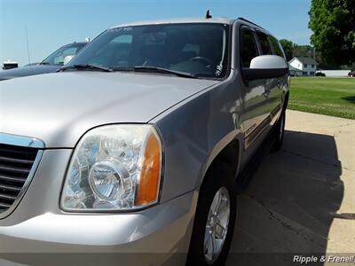 2007 GMC Yukon XL SLE 1500 SLE 1500 4dr SUV   - Photo 3 - Davenport, IA 52802