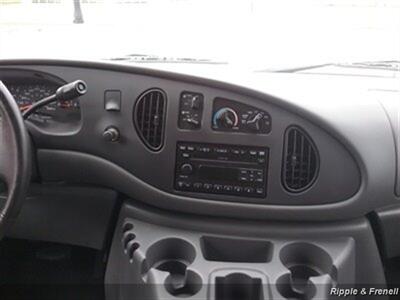 2004 Ford E-Series Wagon E-150 Chateau   - Photo 13 - Davenport, IA 52802