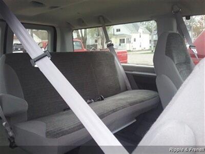2004 Ford E-Series Wagon E-150 Chateau   - Photo 10 - Davenport, IA 52802