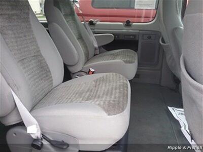 2004 Ford E-Series Wagon E-150 Chateau   - Photo 9 - Davenport, IA 52802