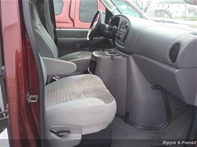 2004 Ford E-Series Wagon E-150 Chateau   - Photo 11 - Davenport, IA 52802