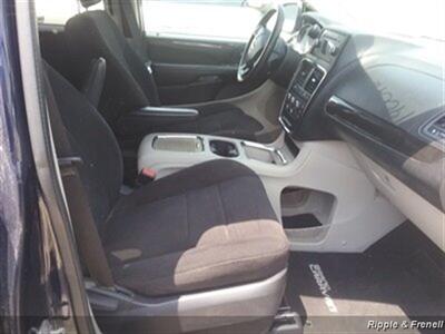 2014 Dodge Grand Caravan SXT   - Photo 11 - Davenport, IA 52802