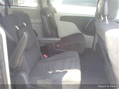 2014 Dodge Grand Caravan SXT   - Photo 12 - Davenport, IA 52802