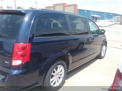 2014 Dodge Grand Caravan SXT   - Photo 6 - Davenport, IA 52802