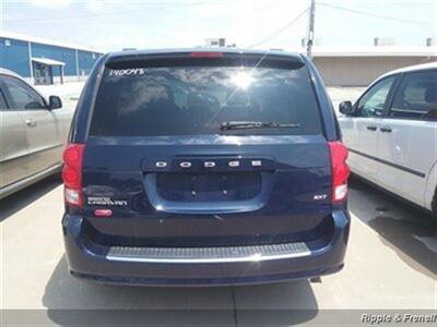 2014 Dodge Grand Caravan SXT   - Photo 5 - Davenport, IA 52802