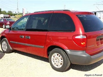 2006 Dodge Caravan SE   - Photo 2 - Davenport, IA 52802