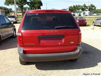 2006 Dodge Caravan SE   - Photo 3 - Davenport, IA 52802