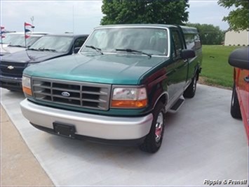 1996 Ford F-150 XLT   - Photo 1 - Davenport, IA 52802