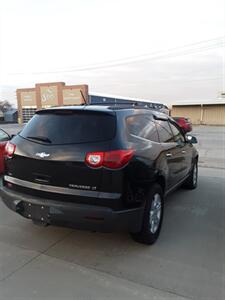 2011 Chevrolet Traverse LT   - Photo 3 - Davenport, IA 52802