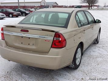 2005 Chevrolet Malibu LS   - Photo 2 - Davenport, IA 52802