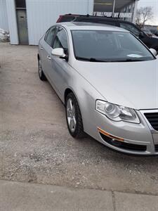 2009 Volkswagen Passat Komfort   - Photo 3 - Davenport, IA 52802