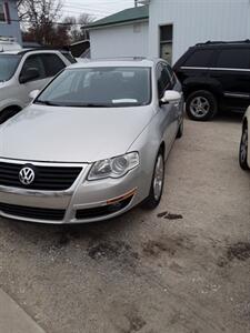 2009 Volkswagen Passat Komfort   - Photo 1 - Davenport, IA 52802