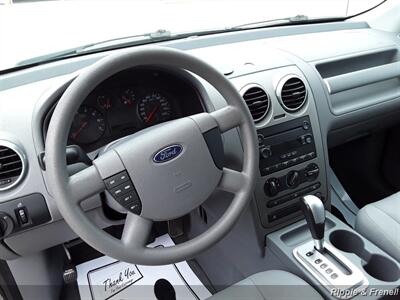 2006 Ford Freestyle SE   - Photo 5 - Davenport, IA 52802