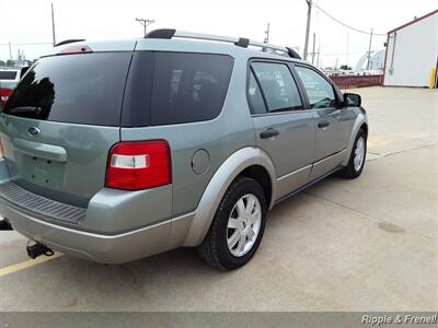 2006 Ford Freestyle SE   - Photo 10 - Davenport, IA 52802