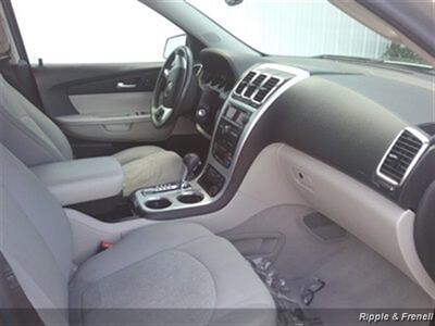 2011 GMC Acadia SLE   - Photo 10 - Davenport, IA 52802