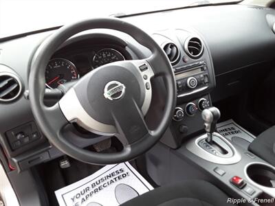 2012 Nissan Rogue S   - Photo 5 - Davenport, IA 52802