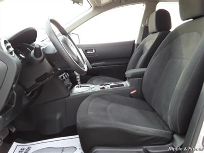 2012 Nissan Rogue S   - Photo 4 - Davenport, IA 52802