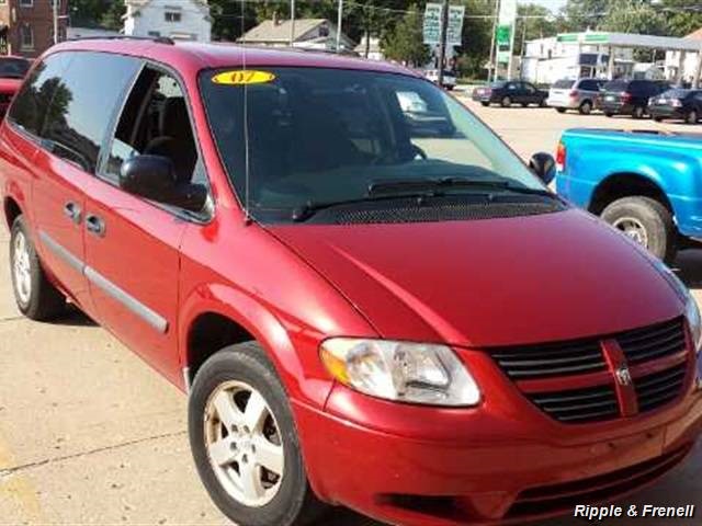 2007 Dodge Grand Caravan SE   - Photo 1 - Davenport, IA 52802