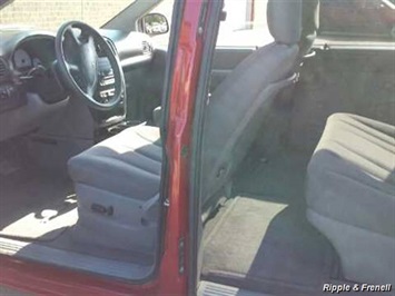2007 Dodge Grand Caravan SE   - Photo 3 - Davenport, IA 52802