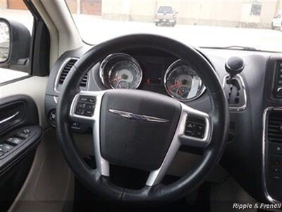 2012 Chrysler Town & Country Touring-L   - Photo 14 - Davenport, IA 52802