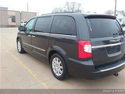 2012 Chrysler Town & Country Touring-L   - Photo 7 - Davenport, IA 52802