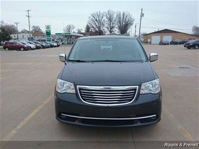 2012 Chrysler Town & Country Touring-L   - Photo 1 - Davenport, IA 52802