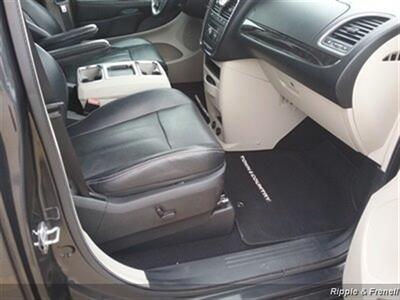 2012 Chrysler Town & Country Touring-L   - Photo 11 - Davenport, IA 52802