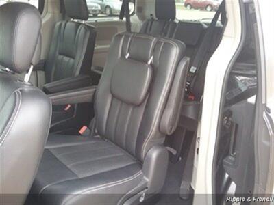 2012 Chrysler Town & Country Touring-L   - Photo 9 - Davenport, IA 52802