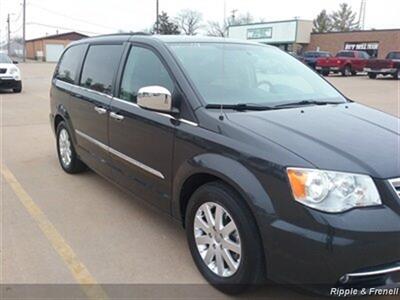 2012 Chrysler Town & Country Touring-L   - Photo 4 - Davenport, IA 52802