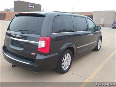 2012 Chrysler Town & Country Touring-L   - Photo 6 - Davenport, IA 52802