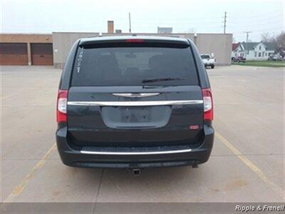 2012 Chrysler Town & Country Touring-L   - Photo 5 - Davenport, IA 52802