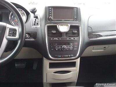 2012 Chrysler Town & Country Touring-L   - Photo 15 - Davenport, IA 52802