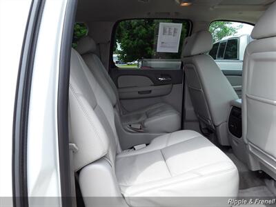 2010 Chevrolet Suburban LTZ 1500   - Photo 13 - Davenport, IA 52802