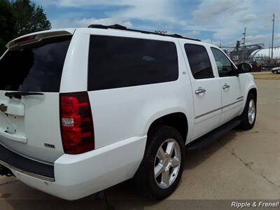 2010 Chevrolet Suburban LTZ 1500   - Photo 12 - Davenport, IA 52802