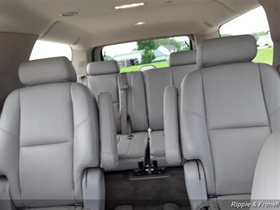 2010 Chevrolet Suburban LTZ 1500   - Photo 7 - Davenport, IA 52802