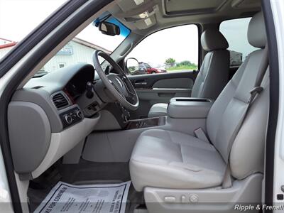 2010 Chevrolet Suburban LTZ 1500   - Photo 4 - Davenport, IA 52802