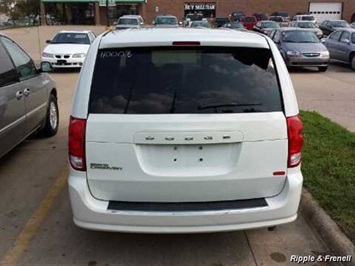 2011 Dodge Grand Caravan Express   - Photo 5 - Davenport, IA 52802