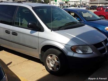2003 Dodge Caravan SE   - Photo 1 - Davenport, IA 52802