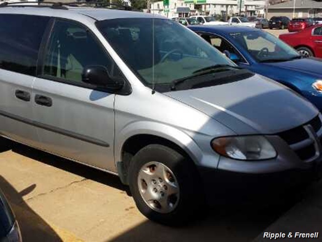 2003 Dodge Caravan SE   - Photo 1 - Davenport, IA 52802