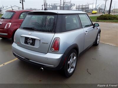 2005 MINI Cooper   - Photo 10 - Davenport, IA 52802