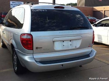 2002 Dodge Grand Caravan ES   - Photo 4 - Davenport, IA 52802