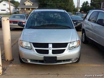 2002 Dodge Grand Caravan ES   - Photo 1 - Davenport, IA 52802