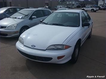 1998 Chevrolet Cavalier LS   - Photo 1 - Davenport, IA 52802